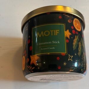 NWOT Motif Cinnamon Stick Scented Candle - Black and Gold